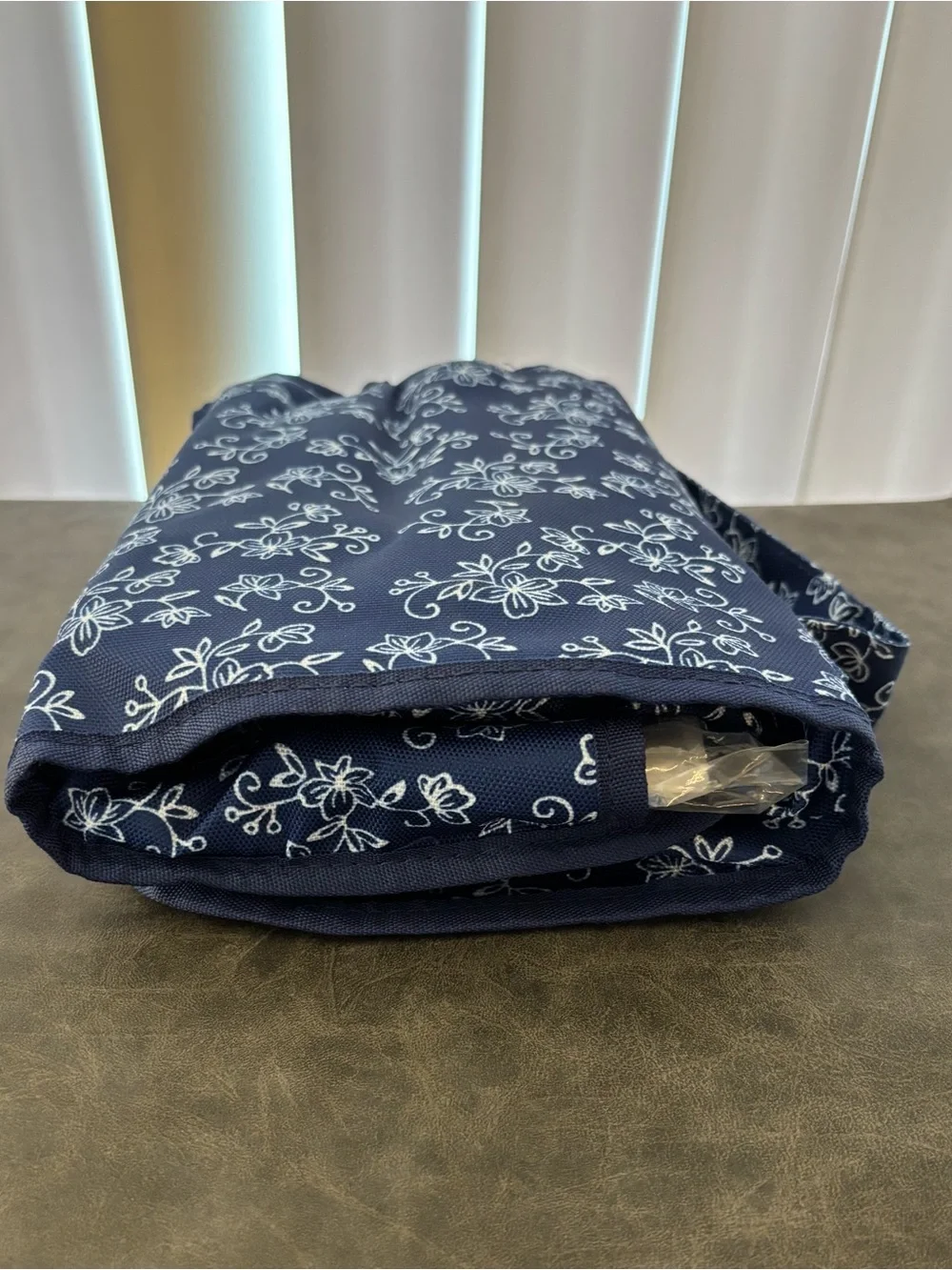 temp-tations Floral Lace 10-Piece Gadget Essentials Roll-Up Kit Navy/White